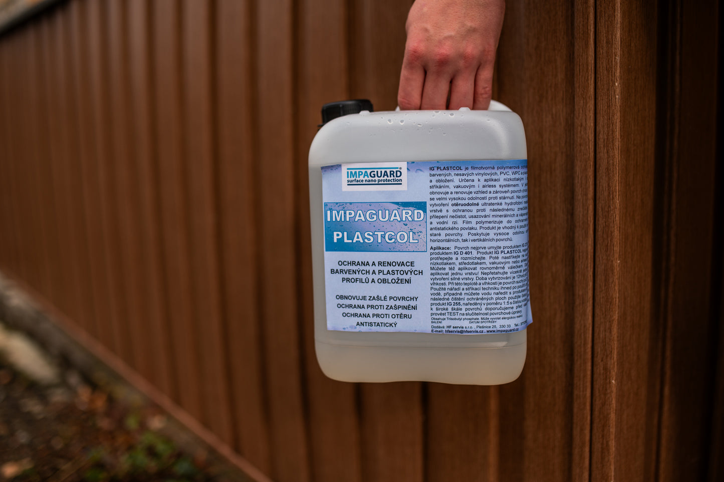 Plastcol - ochrana a renovace barevných a plastových fasád a obložení PRO VNĚJŠÍ APLIKACE